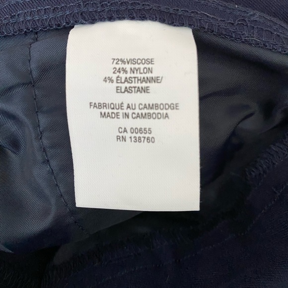 🎀 2 for $20sale 🎀 NWT stretch ankle pants in midnight blue - Picture 3 of 3